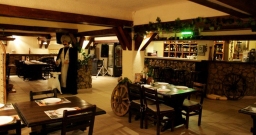 Основной зал