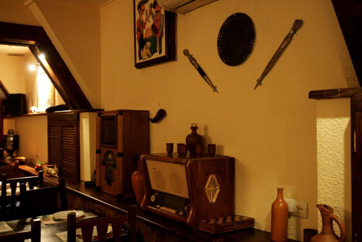 Малый зал — Вахтангури