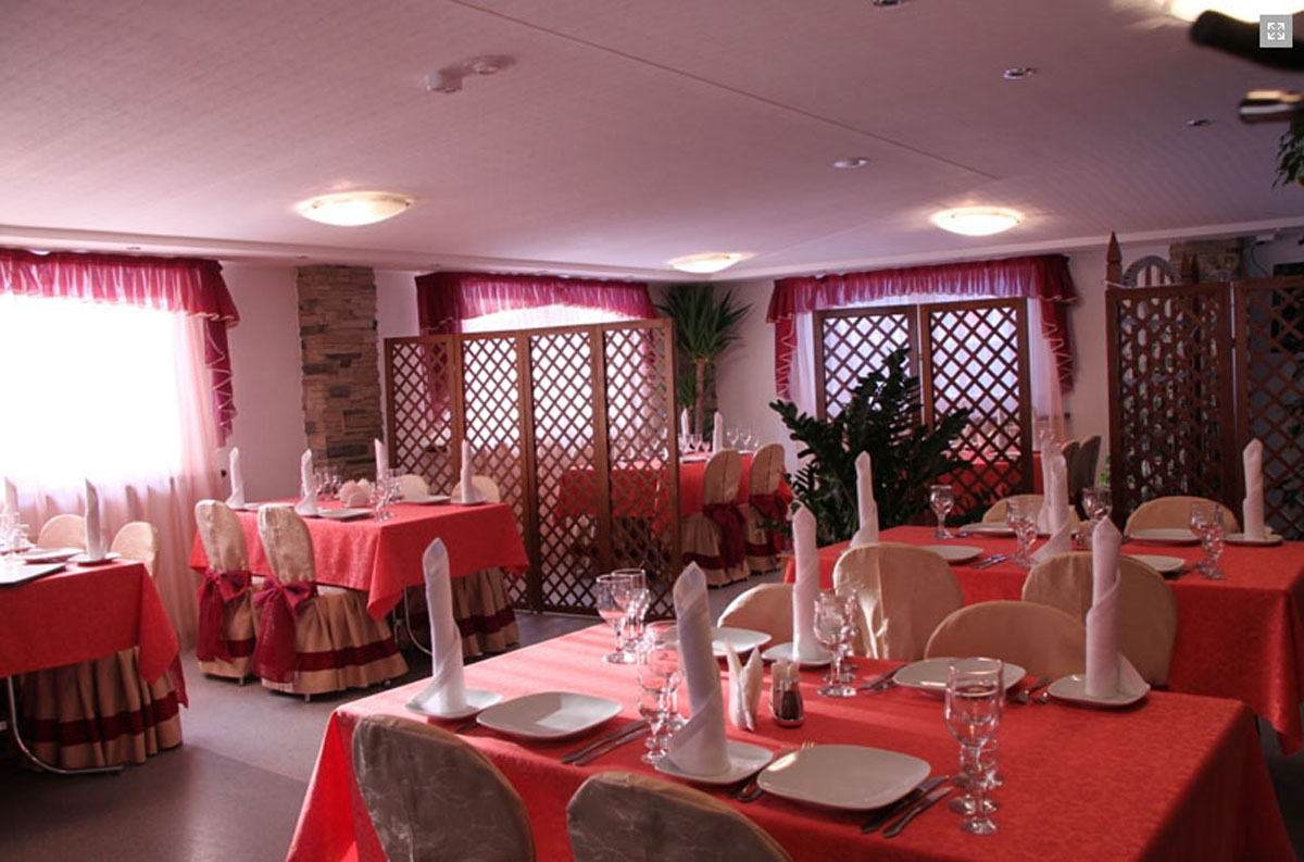 Основной зал — Family house