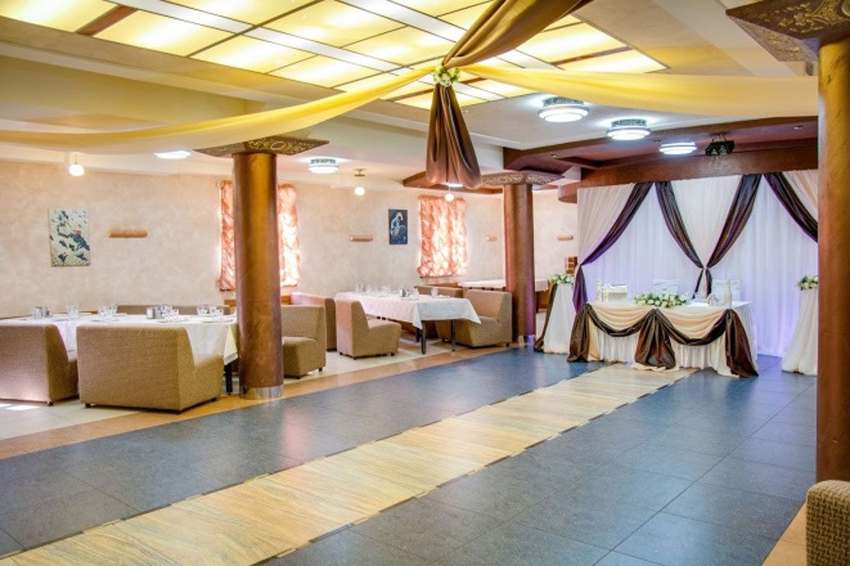 Средний банкетный зал — Танцевальный ресторан Каледония