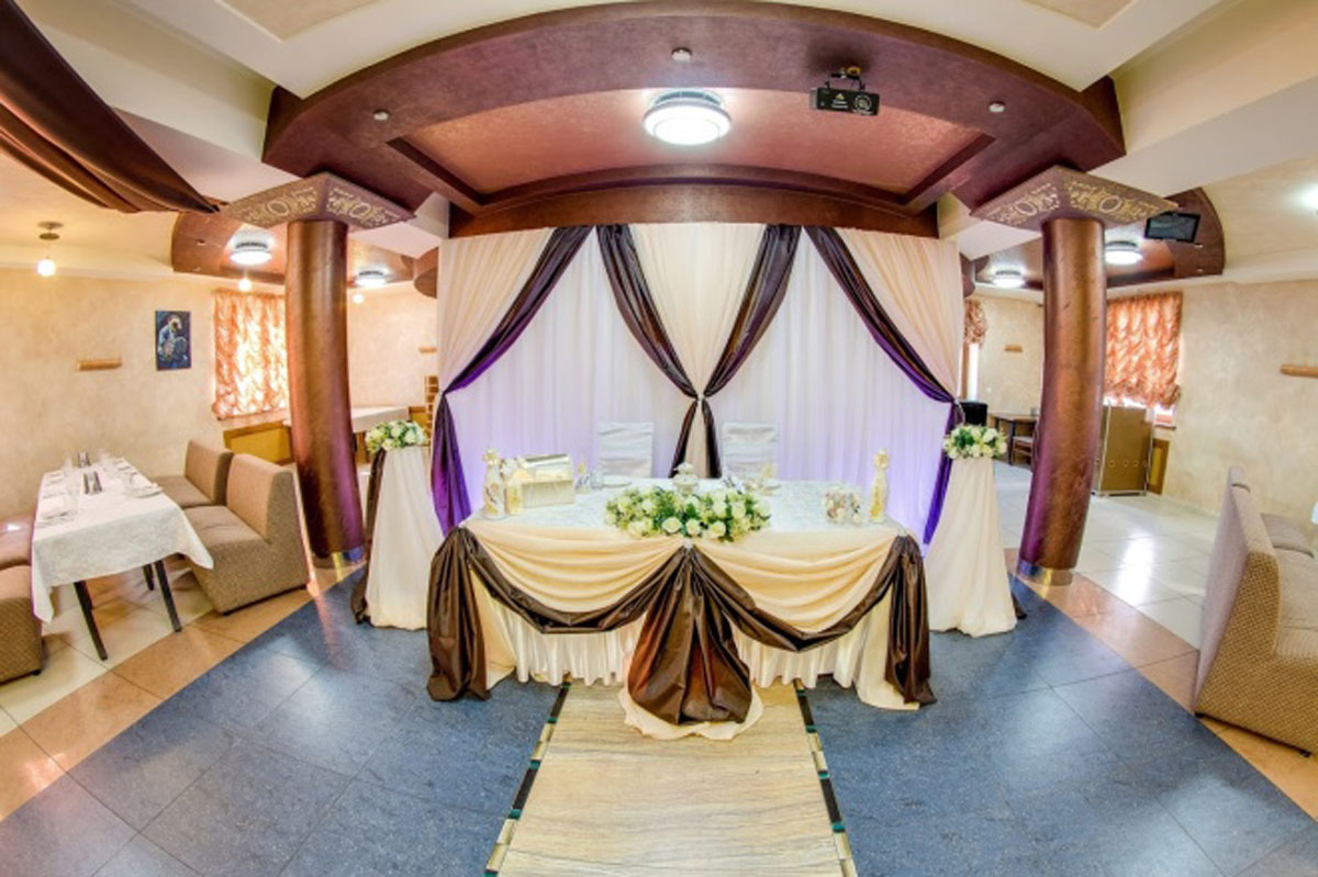 Средний банкетный зал — Танцевальный ресторан Каледония