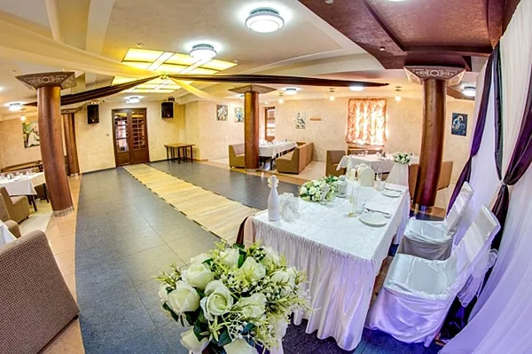 Танцевальный ресторан Каледония, Средний банкетный зал — фото