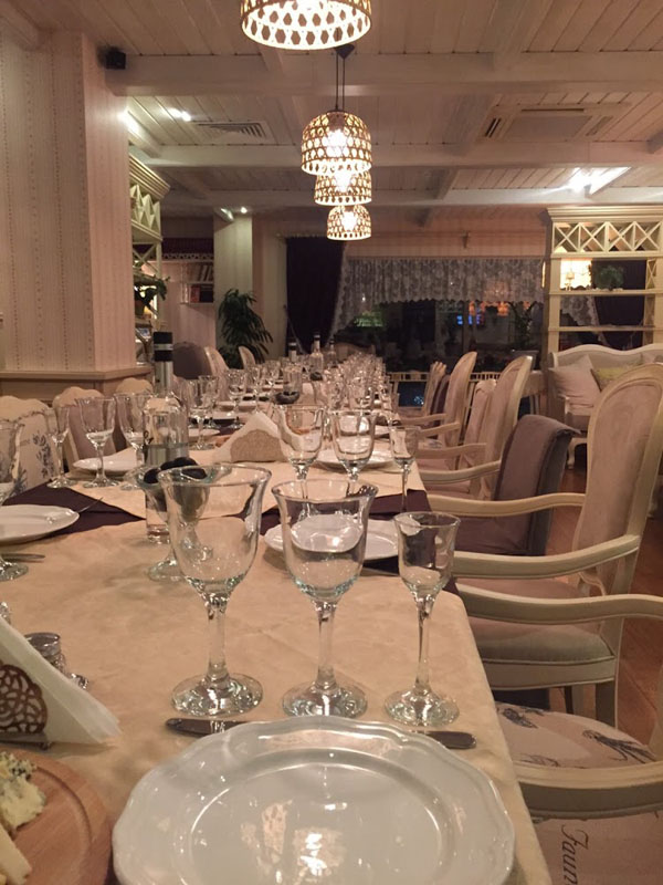 Основной зал — Кафе Хац Хаус на Дачной