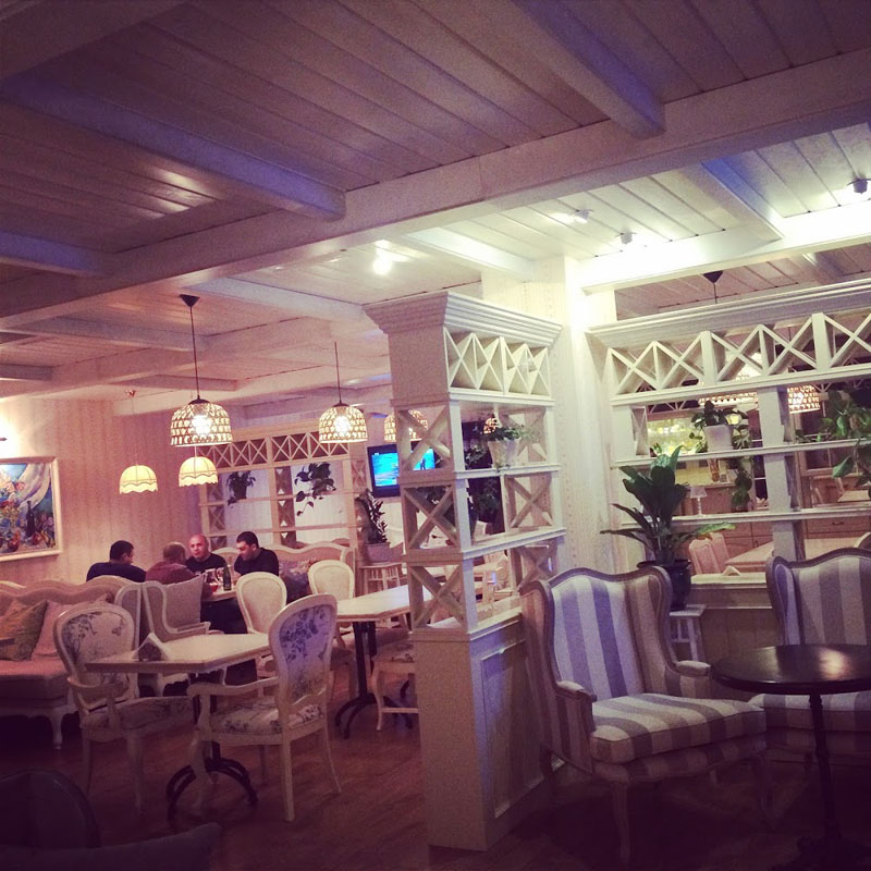 Основной зал — Кафе Хац Хаус на Дачной