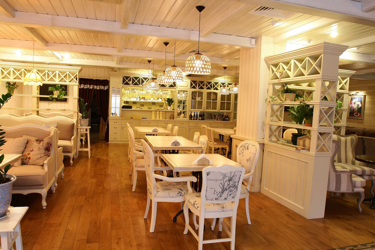 Основной зал — Кафе Хац Хаус на Дачной