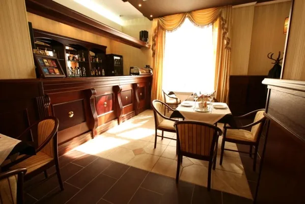 Основной зал