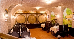 Основной зал — интерьер зала