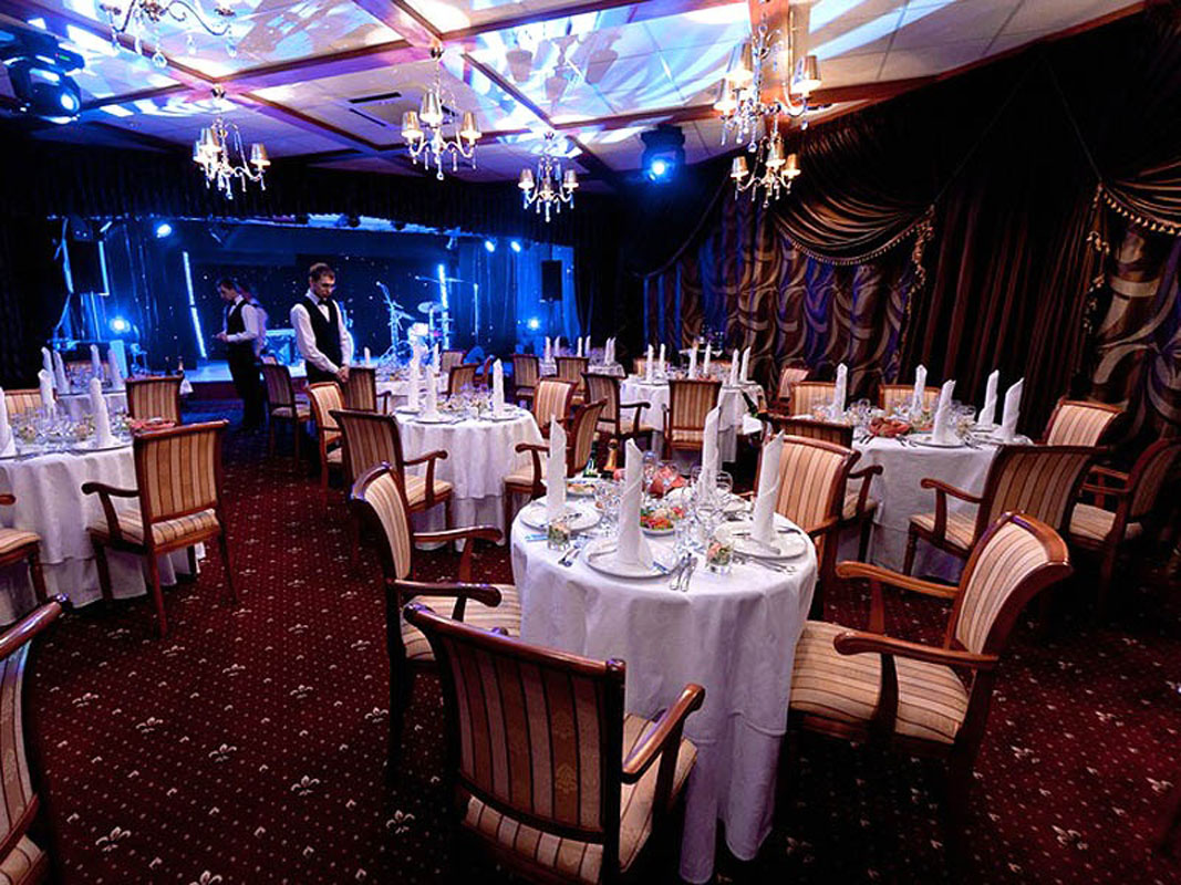 Основной зал — Максим Холл