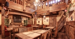 Таверна двухуровневая — подробнее о зале