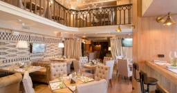 Первый этаж