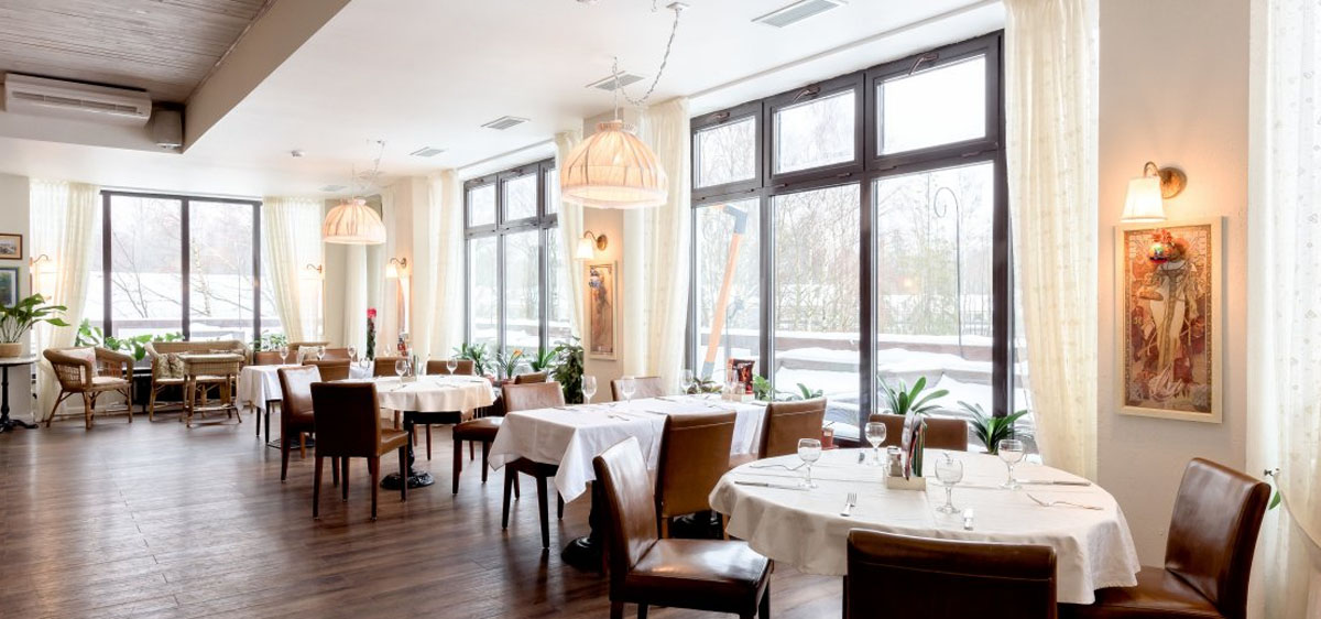 Зал ресторана — Ресторан Stroganoff Bar & Grill