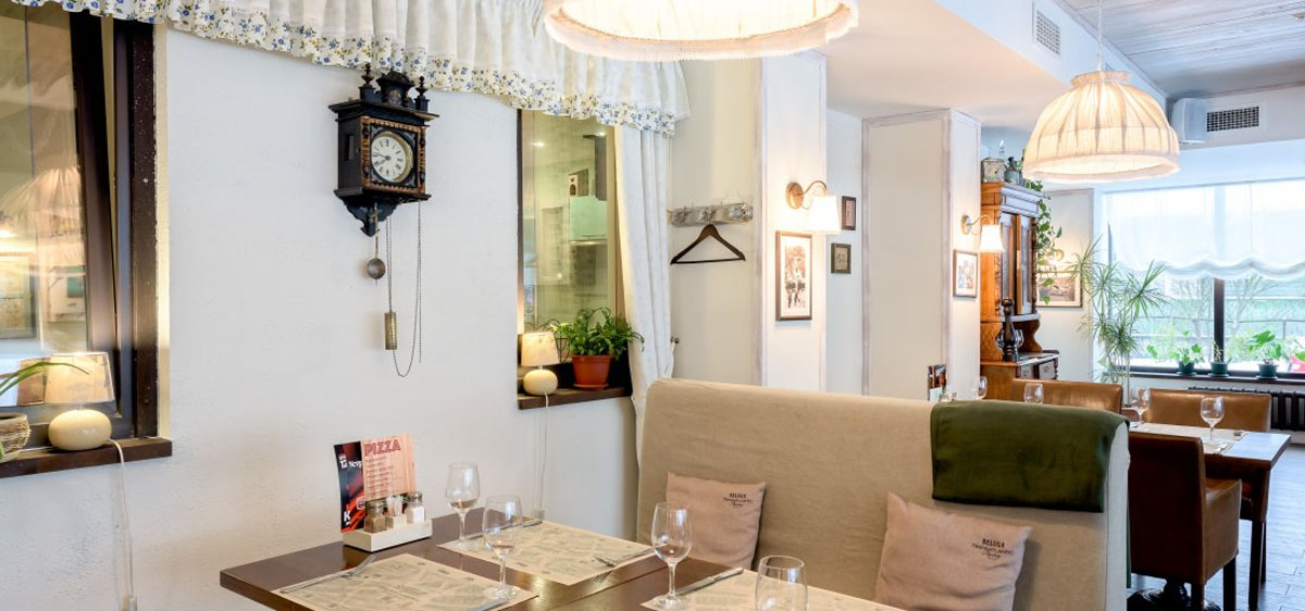 Зал ресторана — Ресторан Stroganoff Bar & Grill