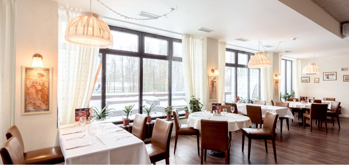 Зал ресторана — Ресторан Stroganoff Bar & Grill