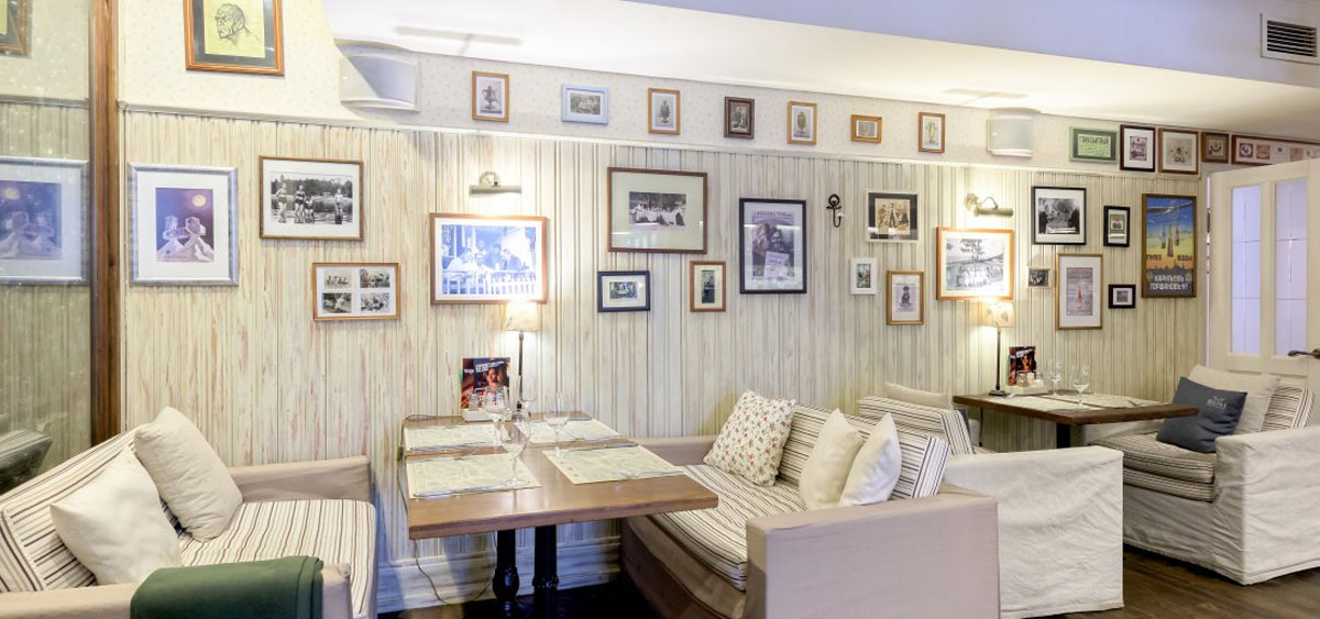Зал ресторана — Ресторан Stroganoff Bar & Grill