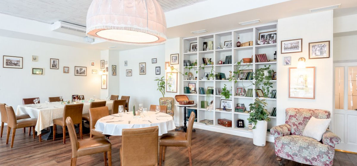 Зал ресторана — Ресторан Stroganoff Bar & Grill