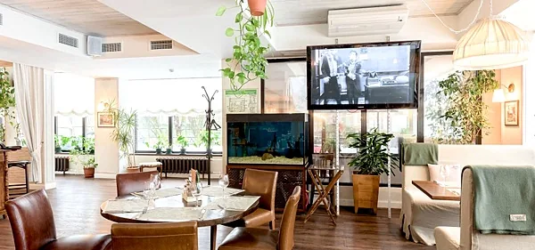 Ресторан Stroganoff Bar & Grill, Зал ресторана — фото
