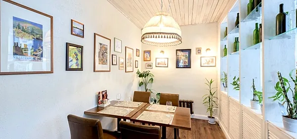 Ресторан Stroganoff Bar & Grill, Зал ресторана — фото
