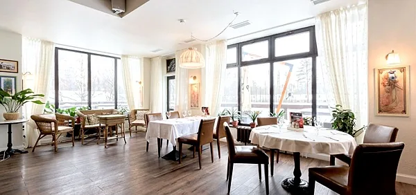 Ресторан Stroganoff Bar & Grill, Зал ресторана — фото