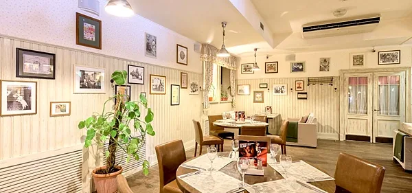 Ресторан Stroganoff Bar & Grill, Зал ресторана — фото