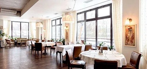Зал ресторана — Ресторан Stroganoff Bar & Grill