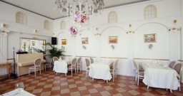 Основной зал — интерьер зала