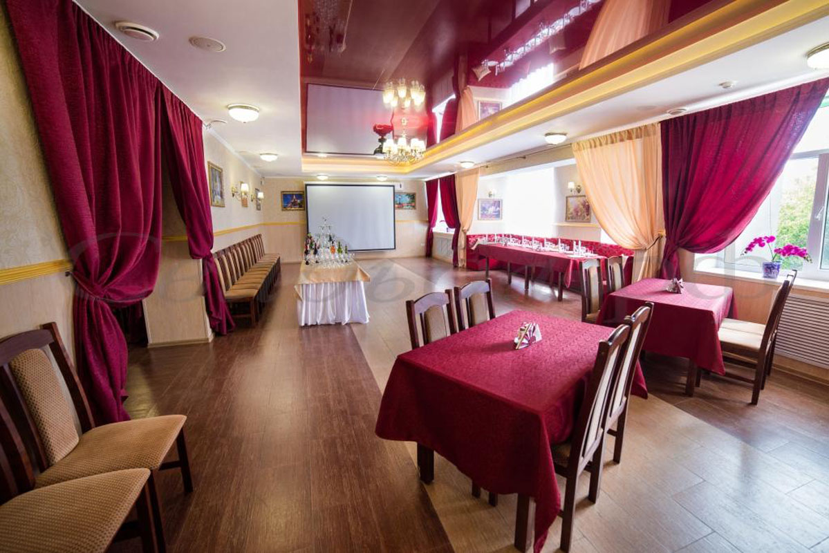 Основной зал — Грузинский домик
