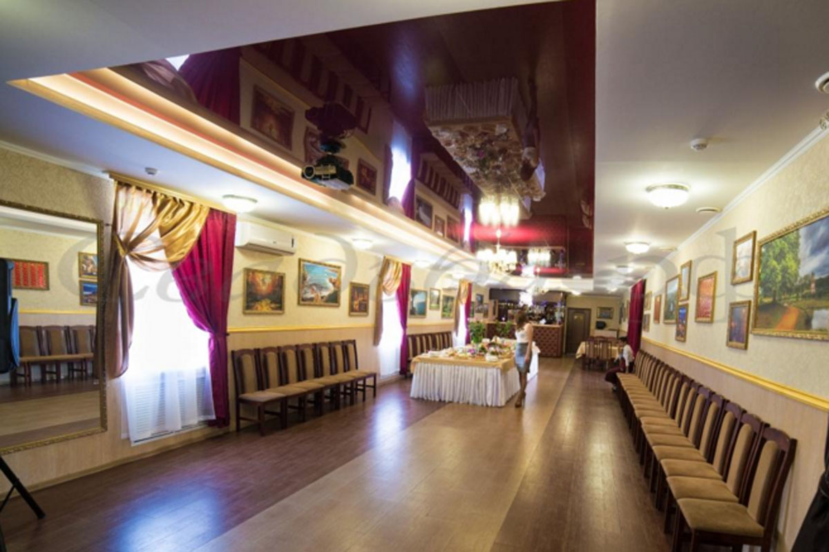 Основной зал — Грузинский домик