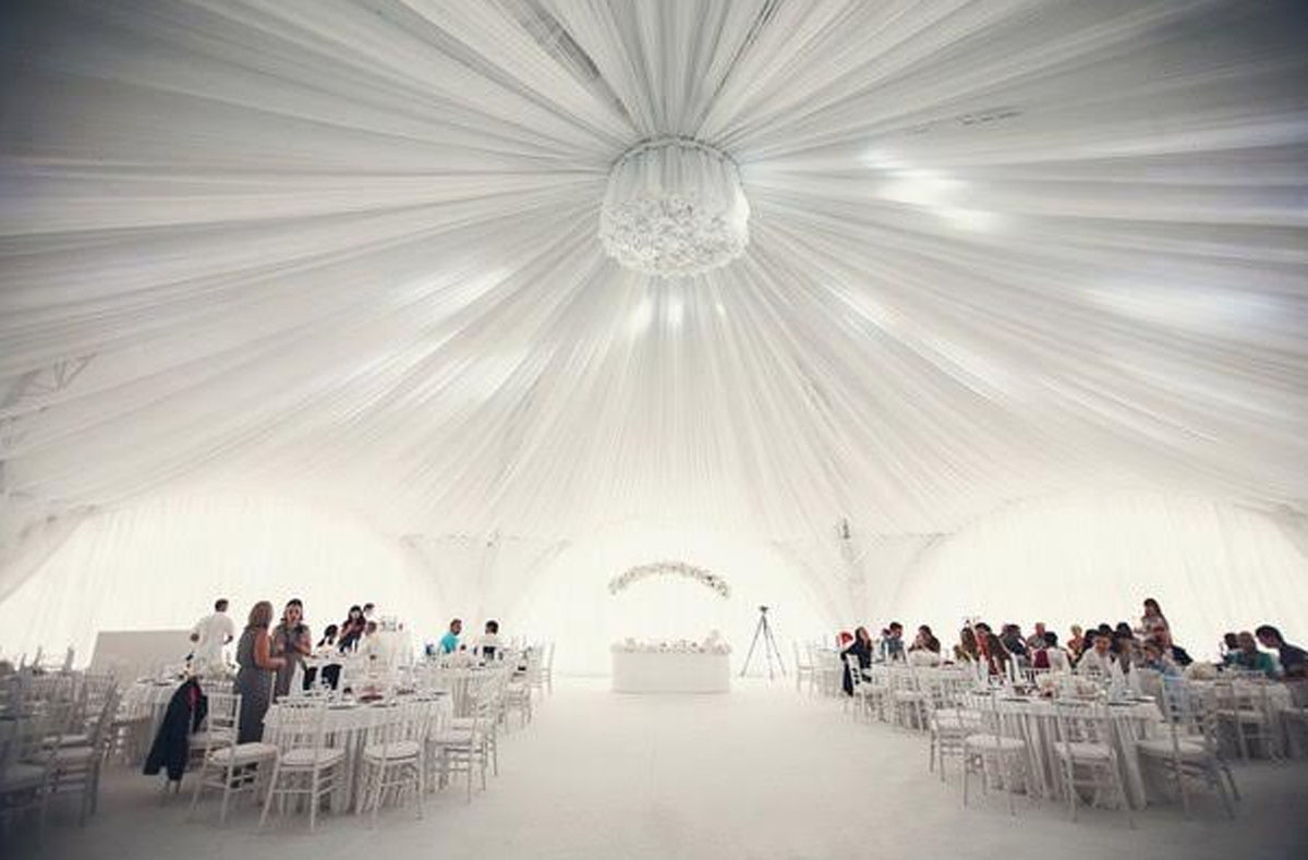 Шатер на газоне — Адмирал загородный клуб