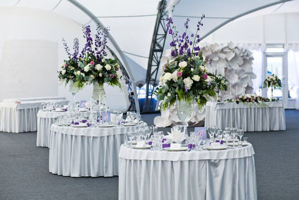 Шатер на газоне — фото 3