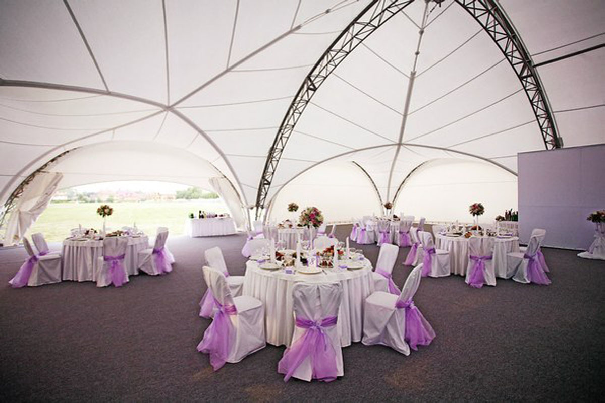 Шатер на газоне — фото 6