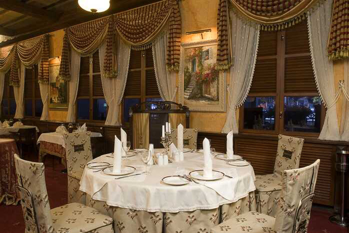 Основной зал — Ресторан Александр