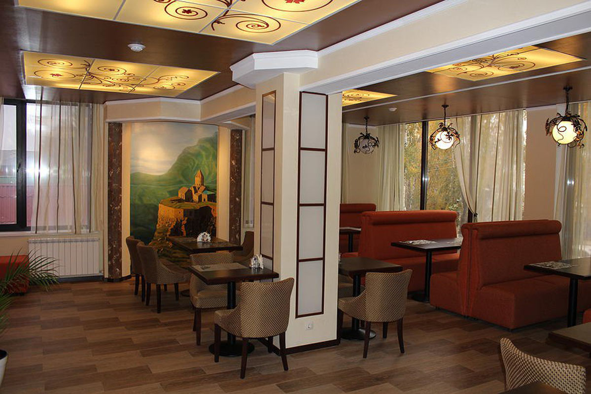 Основной зал