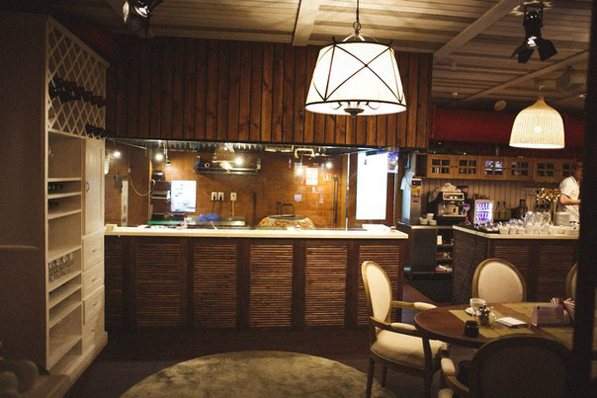 Основной зал — Грузинка Нани