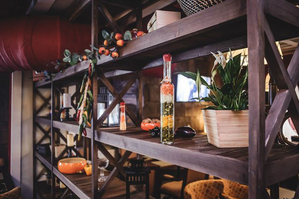 Основной зал — Грузинка Нани