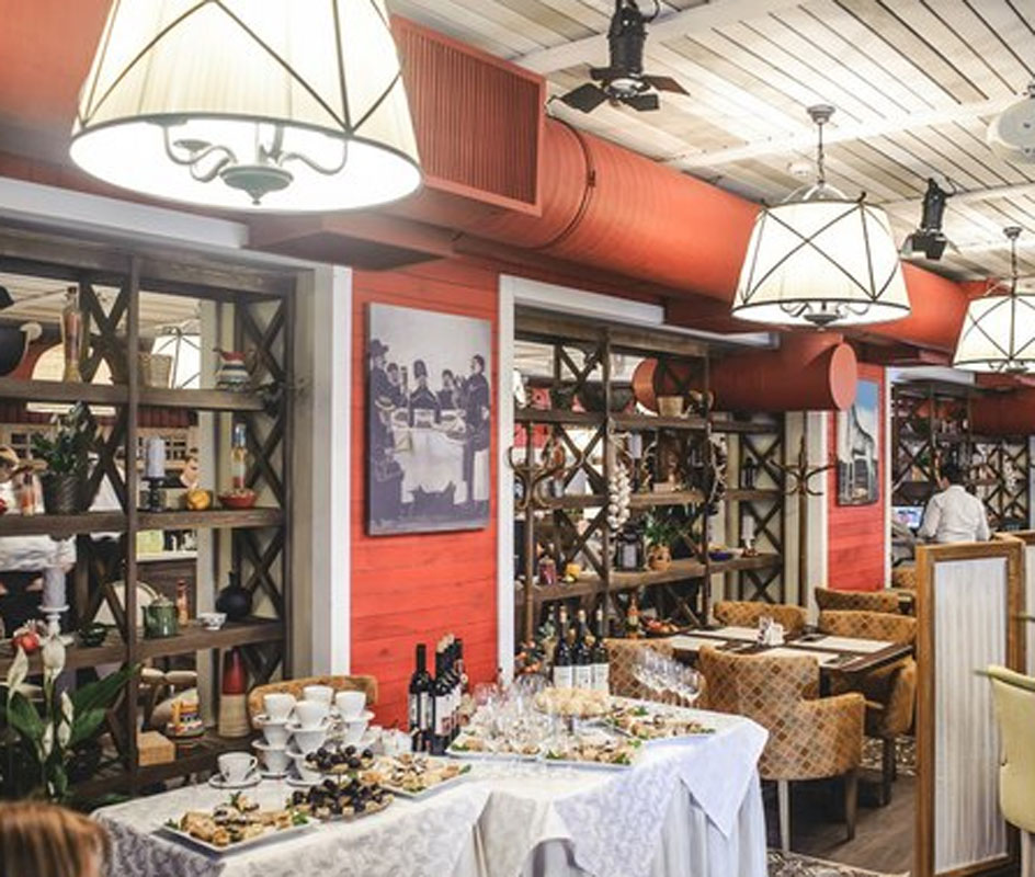 Основной зал — Грузинка Нани