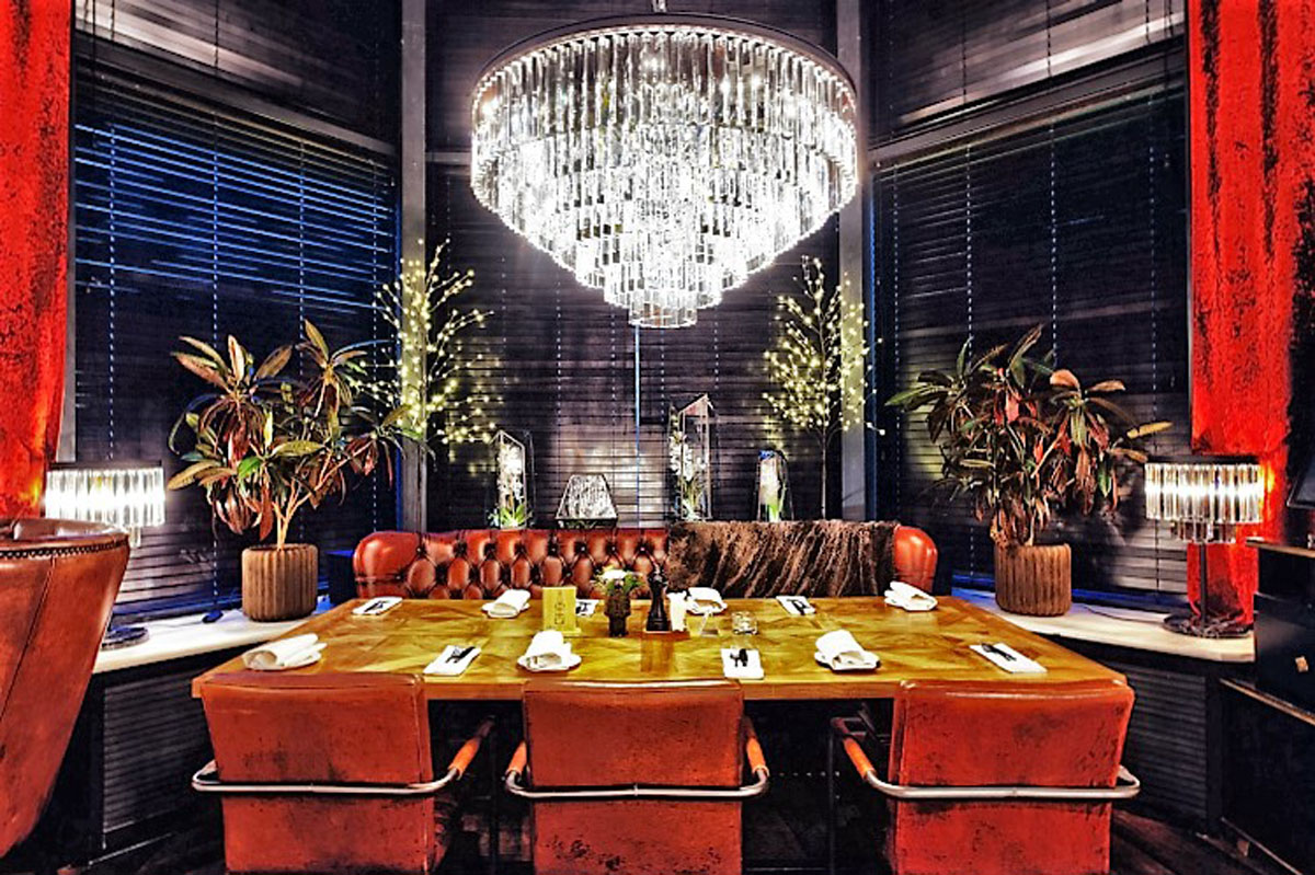 Основной зал — SteakHouse