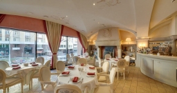 Основной зал