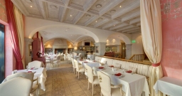 Основной зал