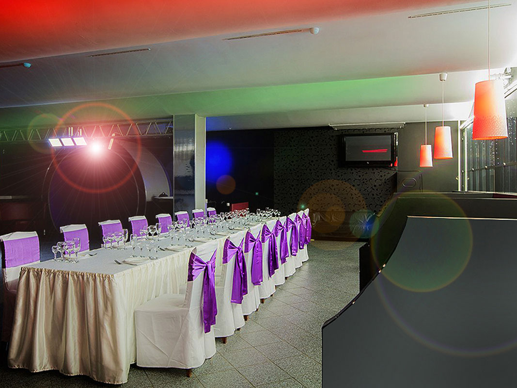 зал клуба Дом — банкетный зал Банкетный комплекс Дворик, фото