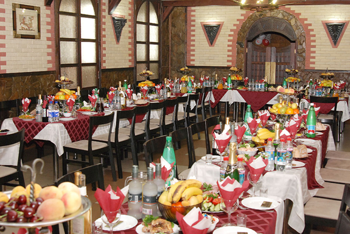 Зал на 100 человек — Кафе Витязь