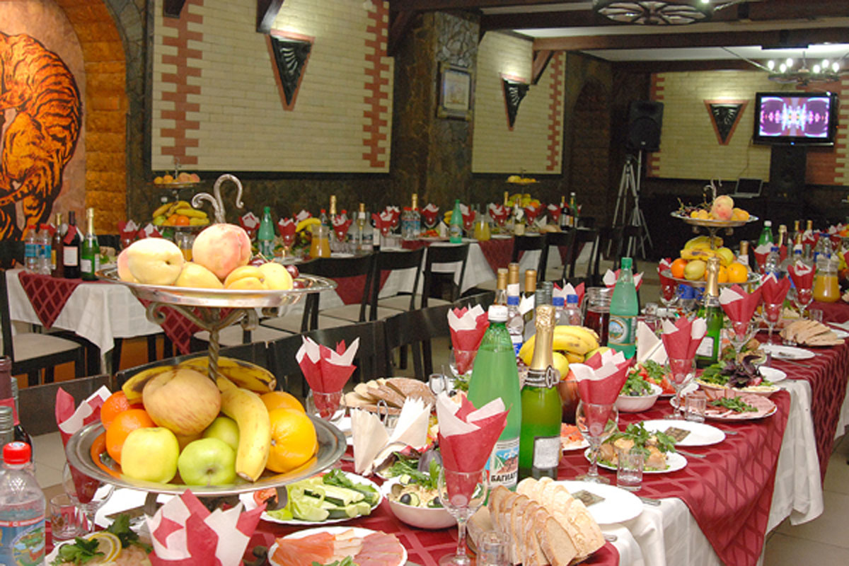 Зал на 100 человек — Кафе Витязь