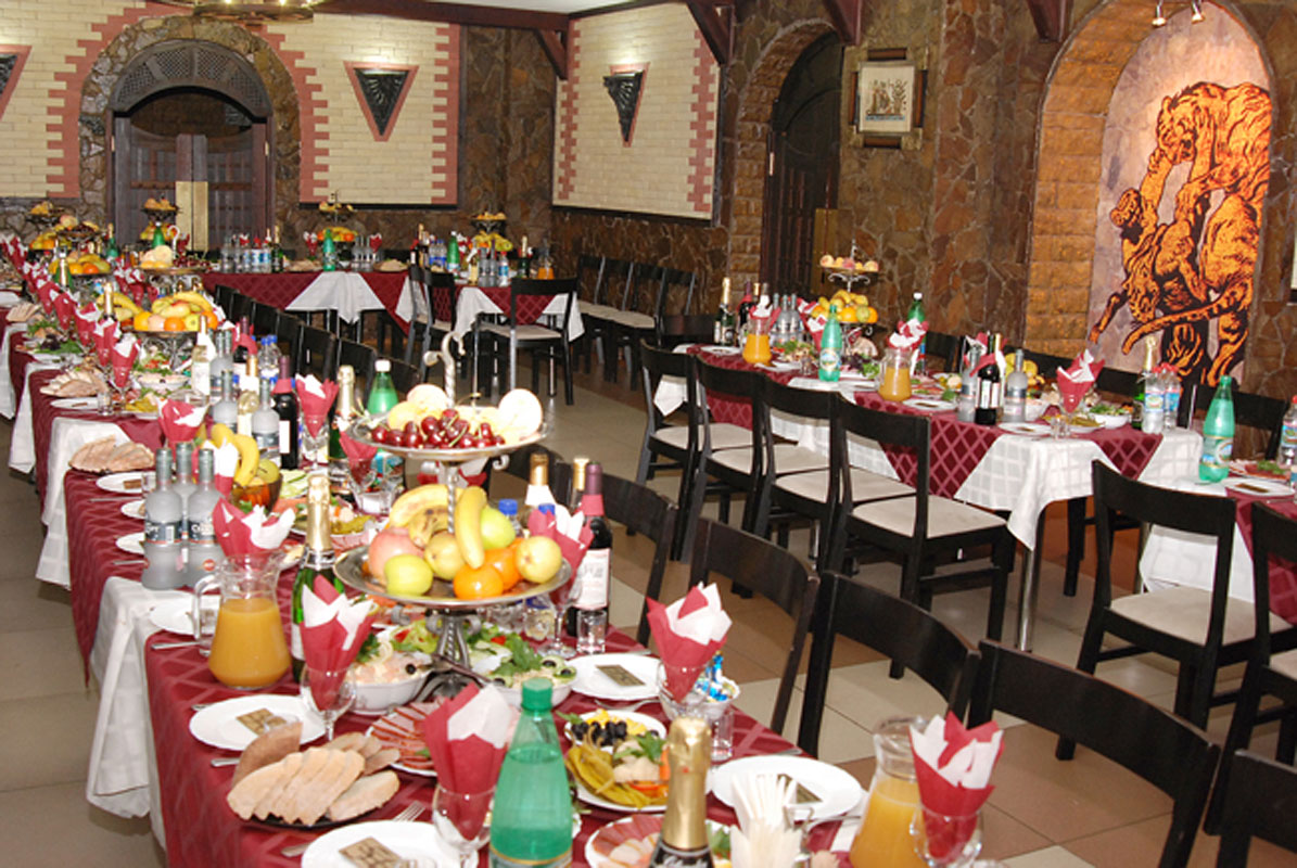 Зал на 100 человек — Кафе Витязь