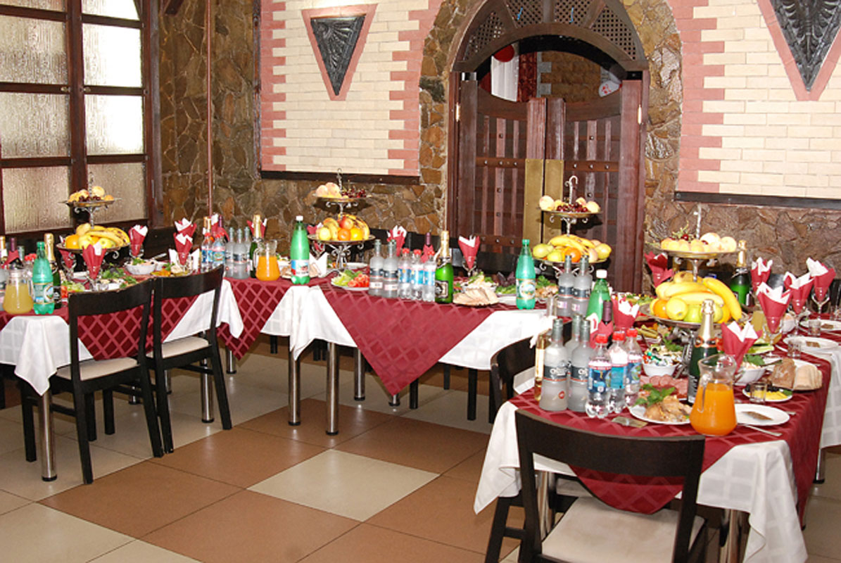 Зал на 100 человек — Кафе Витязь