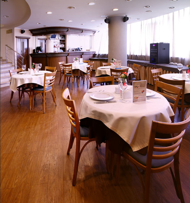 Основной зал — Вознесенский