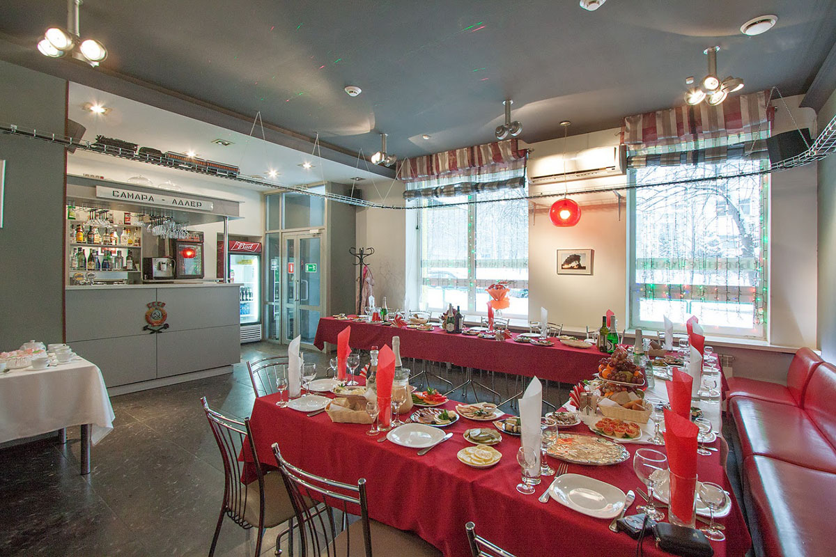 Основной зал — Кафе Паровоз