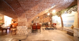 Зал «Дно» — подробнее о зале