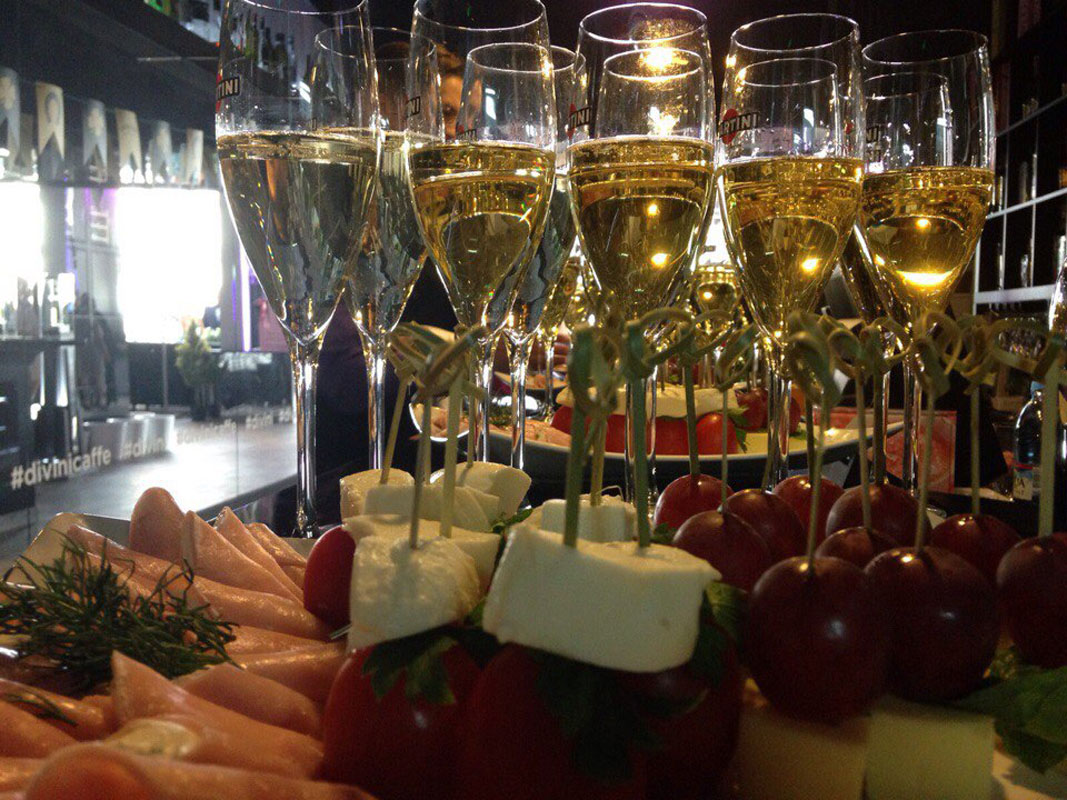 Основной зал — Divini Caffe