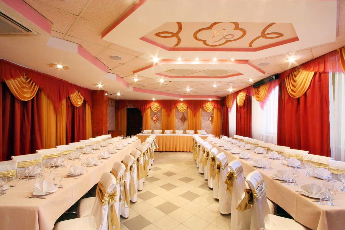 Малый зал — Эркас