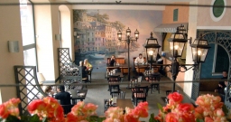 Зал на 1 этаже — интерьер зала