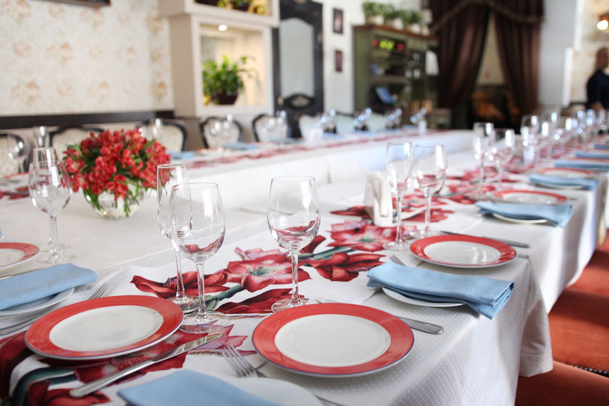 Основной зал — Шустов